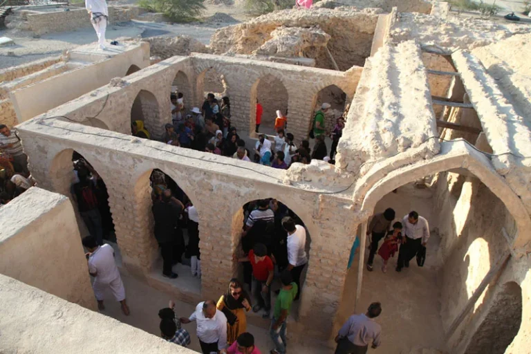 گردشگران در حریره کیش