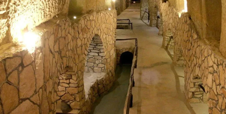 آبراه های داخل کاریز کیش