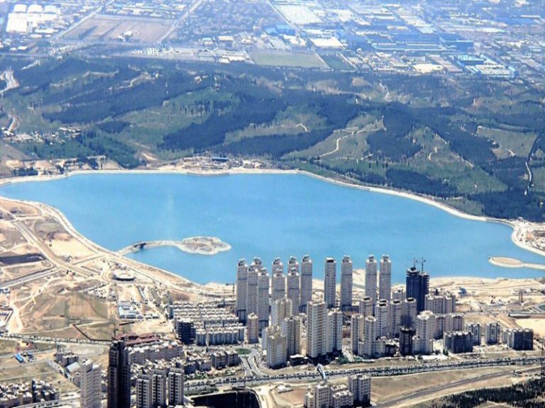 نما دریاچه از دور