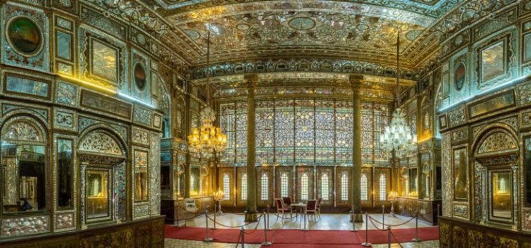 تالار پذیرایی و سقف های بلند