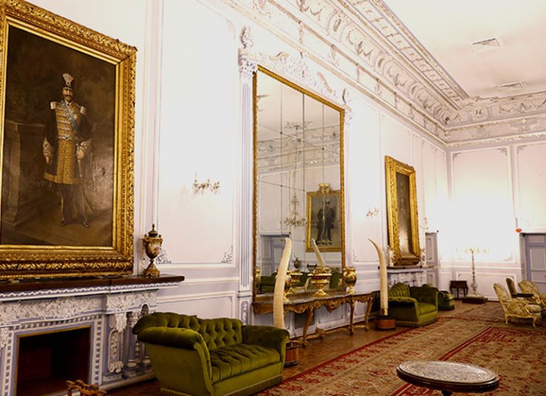 فضاهای نشیمن دوره قاجار