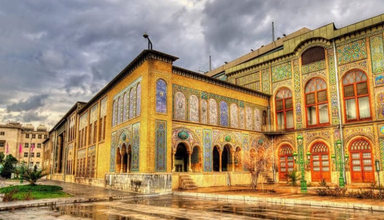 نمای دیگر این کاخ در غروب