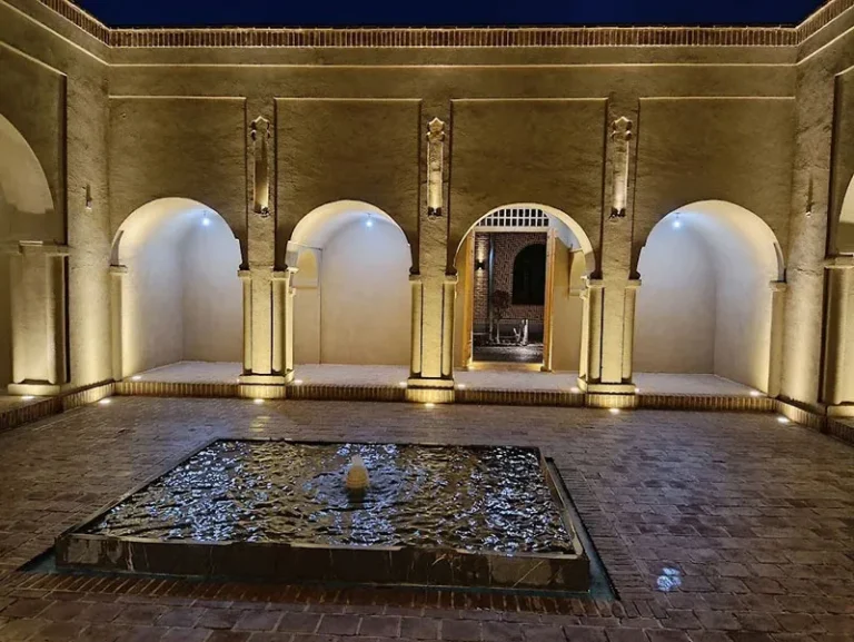 حیاط ایران کوچک