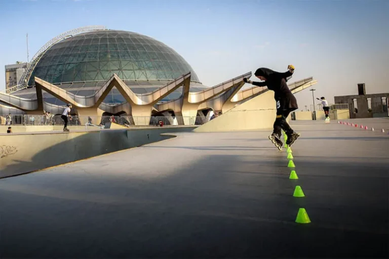 اسکیت سواری در پارک آب و آتش