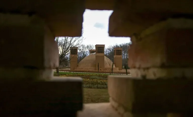 نمایی از سازه های ایران کوچک