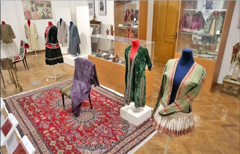 لباس های تاریخی کاخ سعدآباد