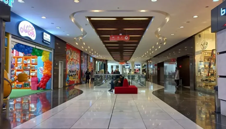 داخل طبقات ارگ تجریش