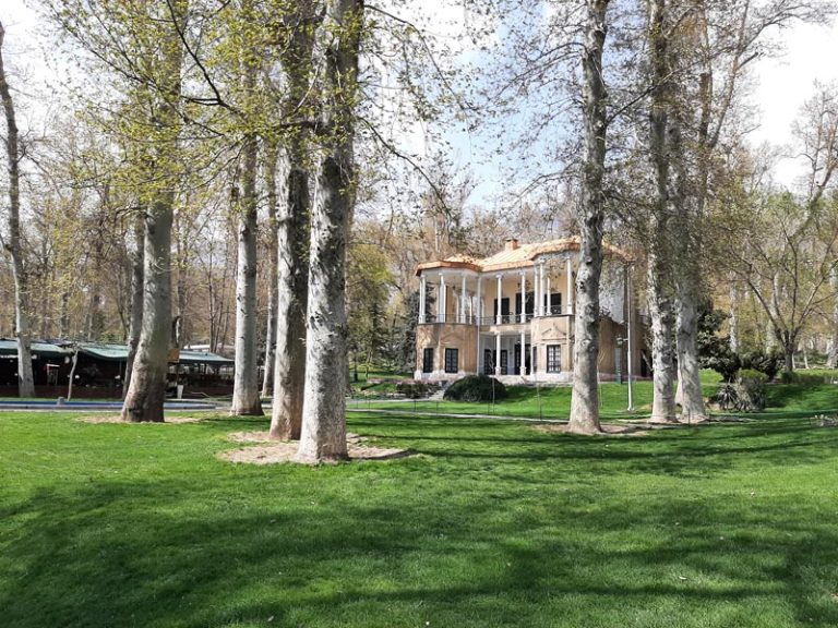 نمای باغ نیاوران