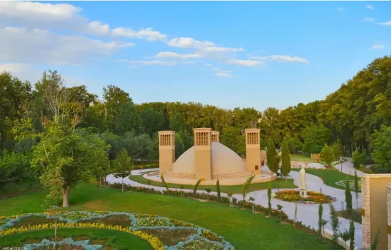 نمایی از خانه روستایی در ایران کوچک