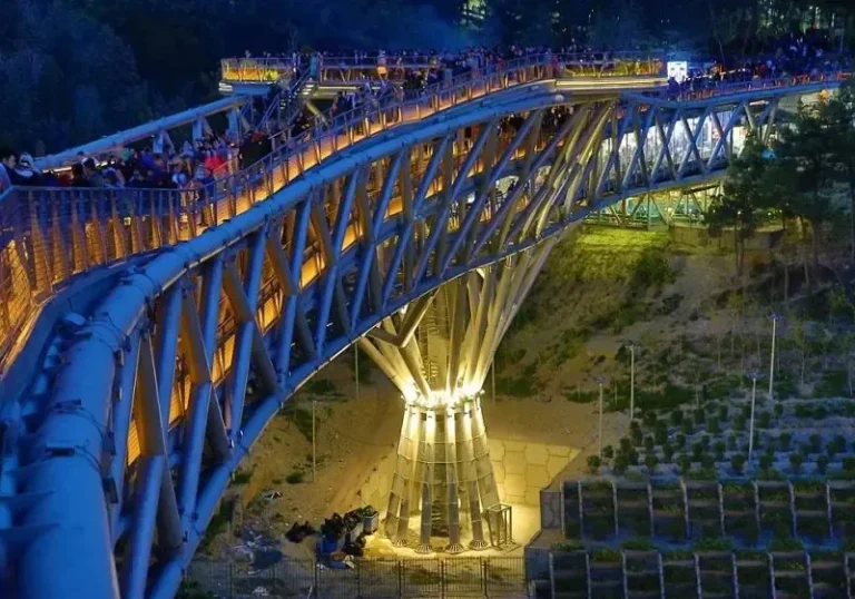 پل طبیعت در اطراف پارک آب و آتش