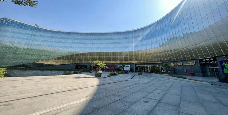 محوطه مرکز خرید ارگ تجریش