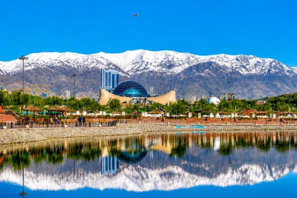 نمای پارک و دریاچه
