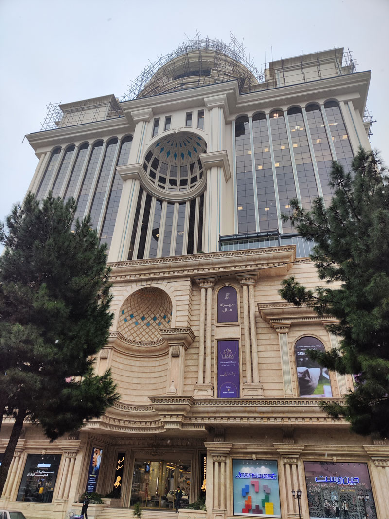 نمای برج از نزدیک