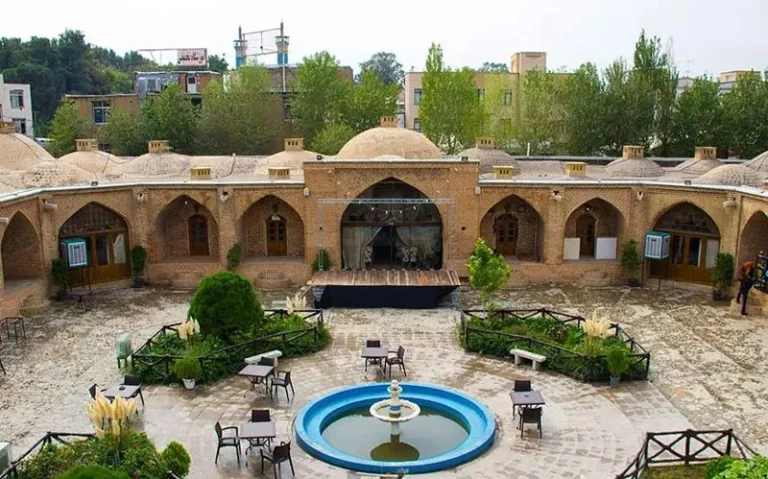نمایی از سازه قدیمی ایران کوچک
