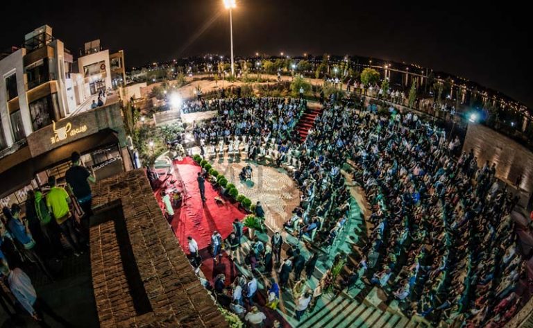 آمفی تئاتر در شب