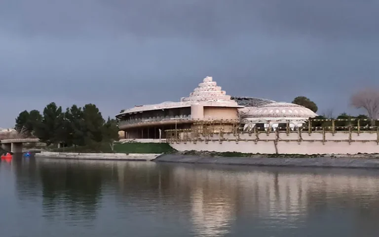 دریاچه کاخ شمس کرج