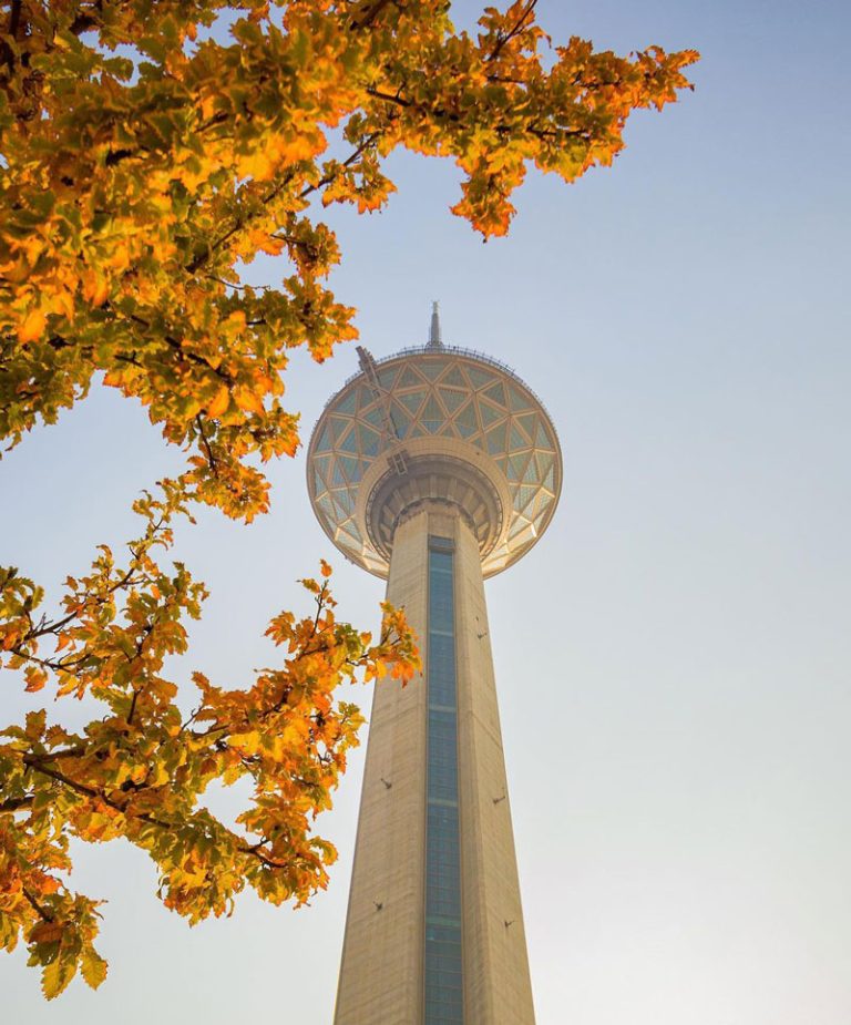 نمای پائیزی برج