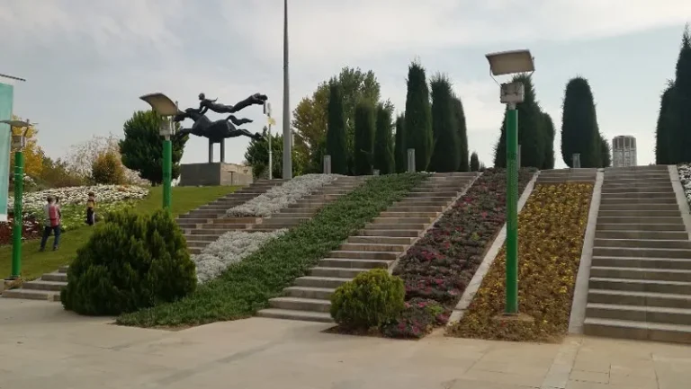 مجسمه های پارک آب و آتش