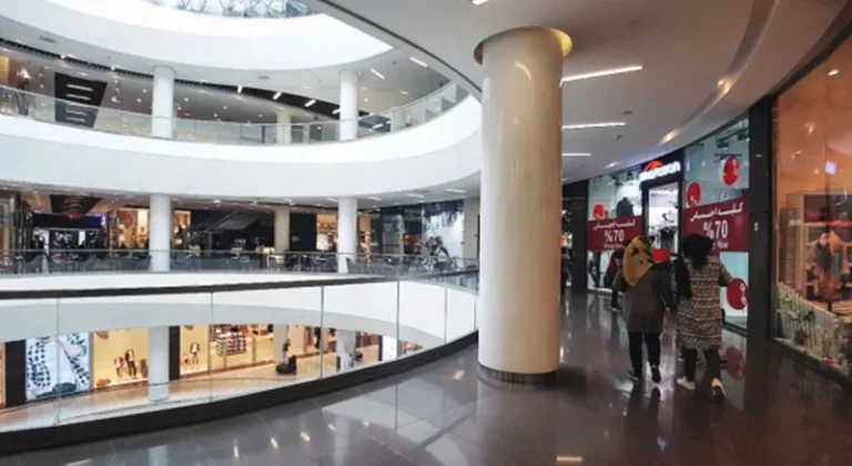 داخل راهروی ارگ تجریش