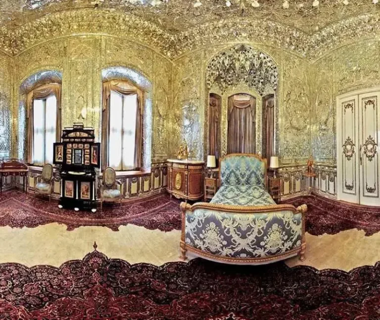 سقف آیینه کاری کاخ نیاوران