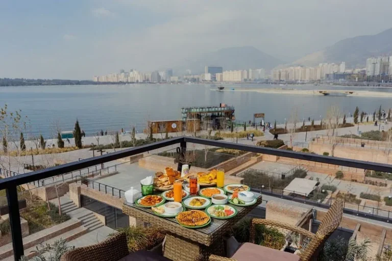 صبحانه در بام لند