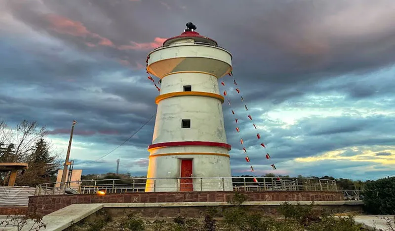 خانه سفید در پارک آب و آتش