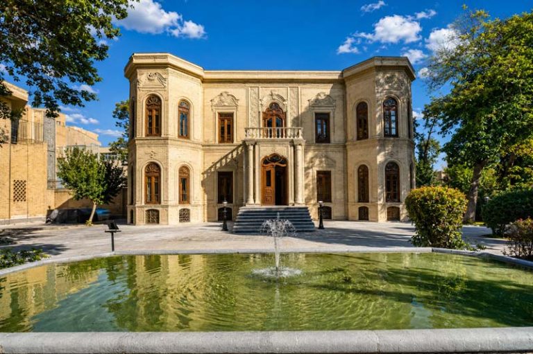 موزه آبگینه و سفالینه‌های ایران