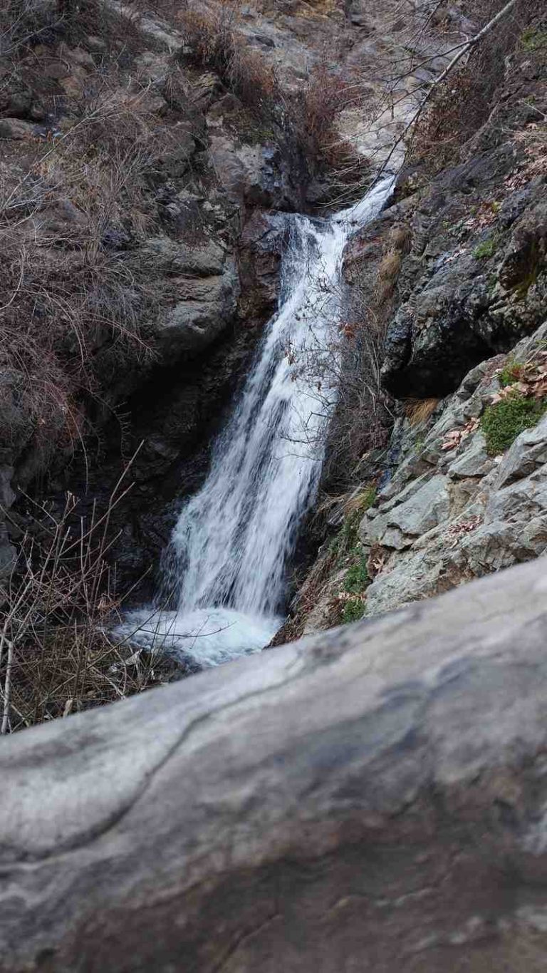 آبشار زمستانی