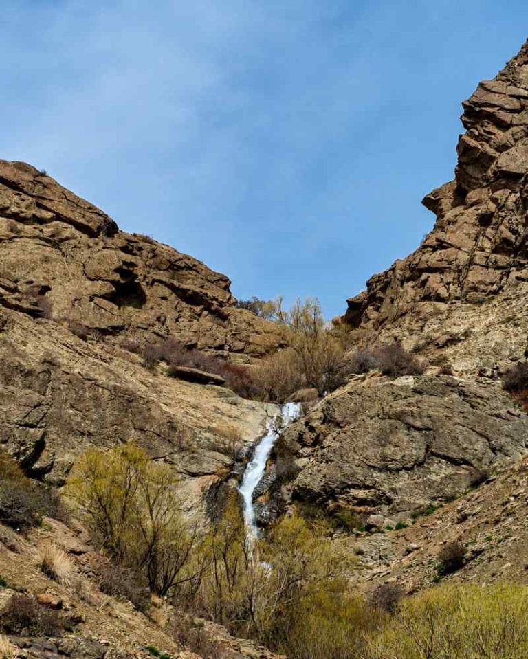 آسمان صاف آبشار