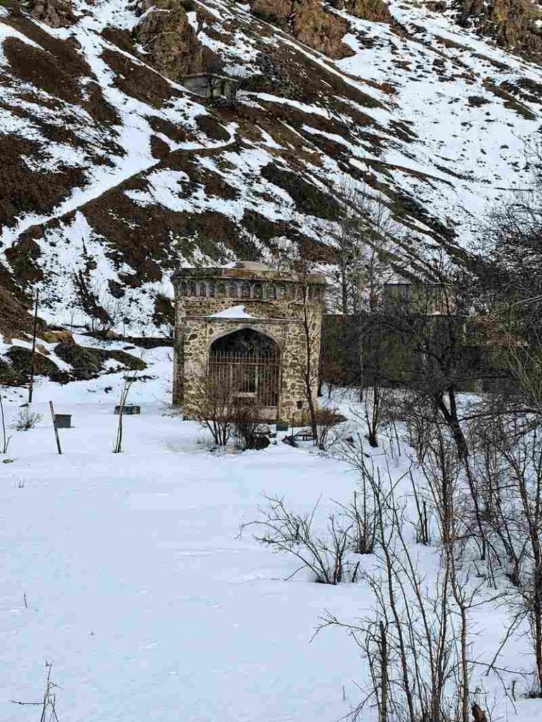 مسیر برفی آرامگاه