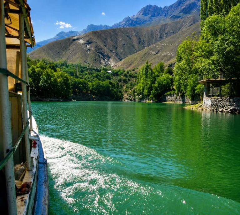 نمایی از قایق سواری