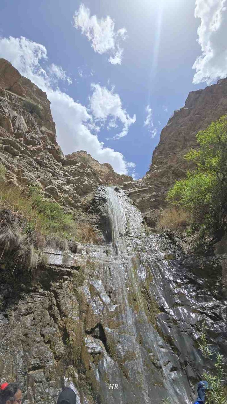 آبشار و ابرها