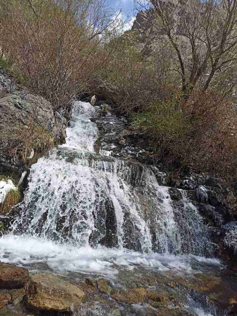 نمای بالای آبشار