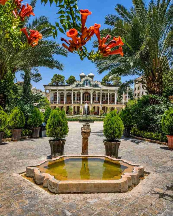 باغ زیبای شاپوری