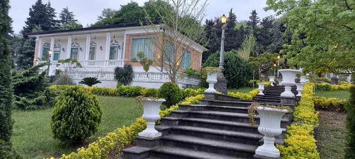نمای بیرونی کاخ