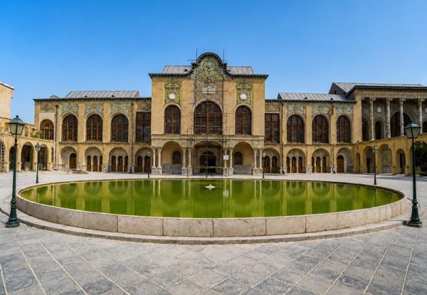 نمای از عمارت
