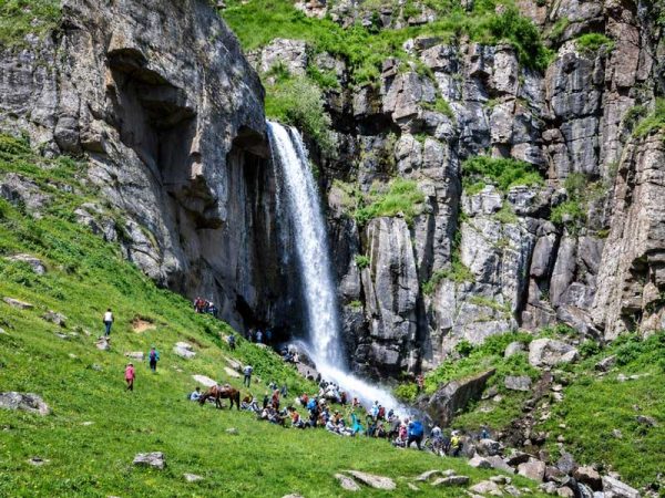 نمای ابشار از دور