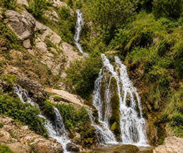 نمایی از آبشار