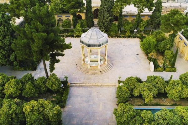 نمای حافظیه میان بهشت