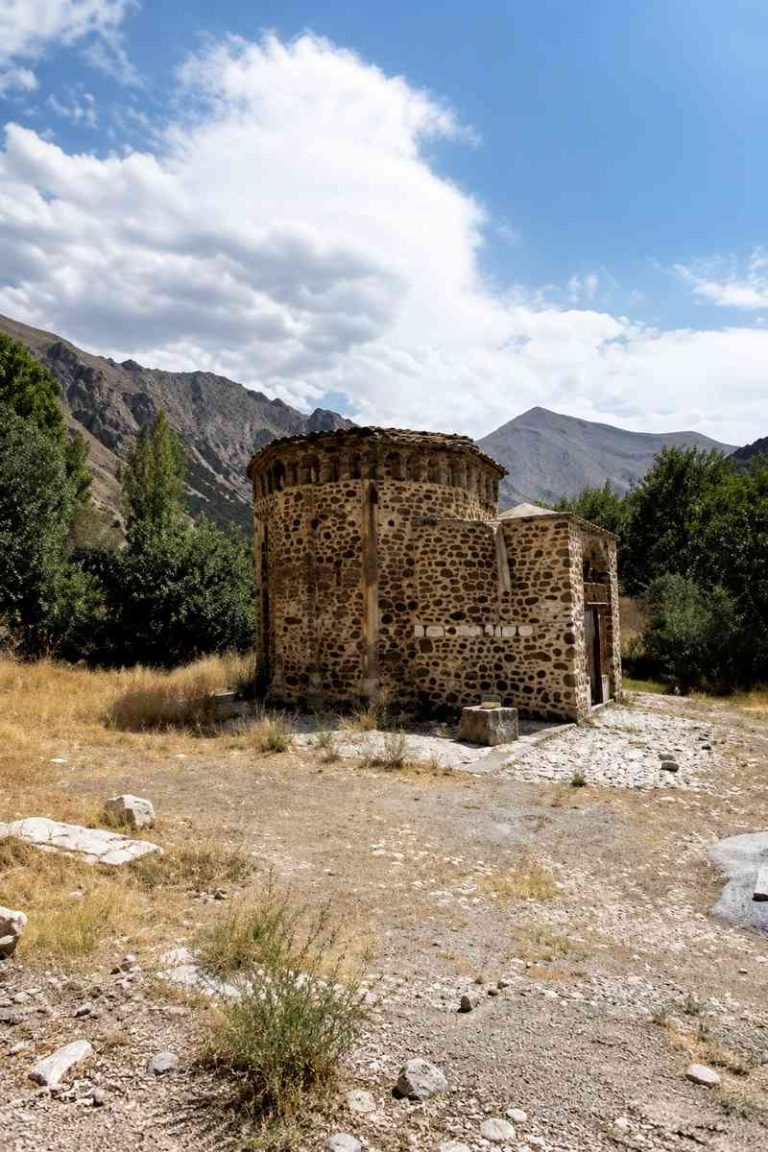 بنای تاریخی آرامگاه