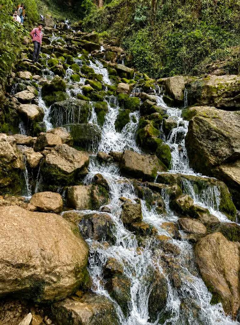 ابشار از نمای نزدیک