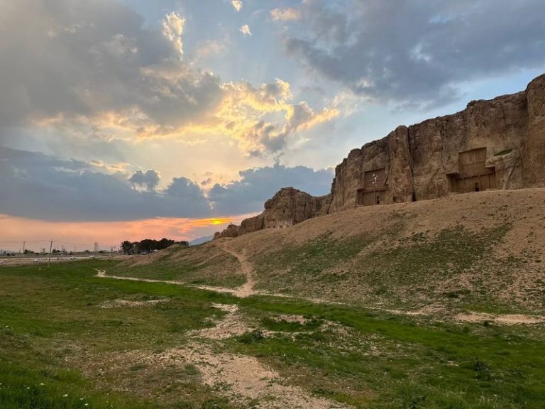 غروب در نقش رستم