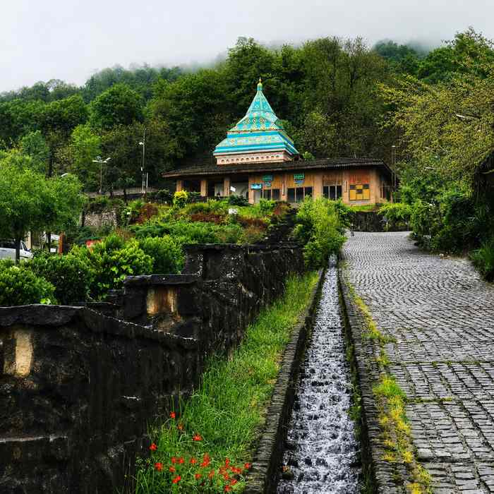 مسیری به آرامگاه