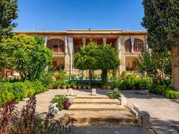 نمای باغ موزه