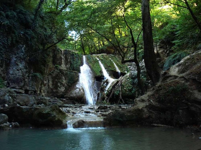 نمای زیبای آبشار
