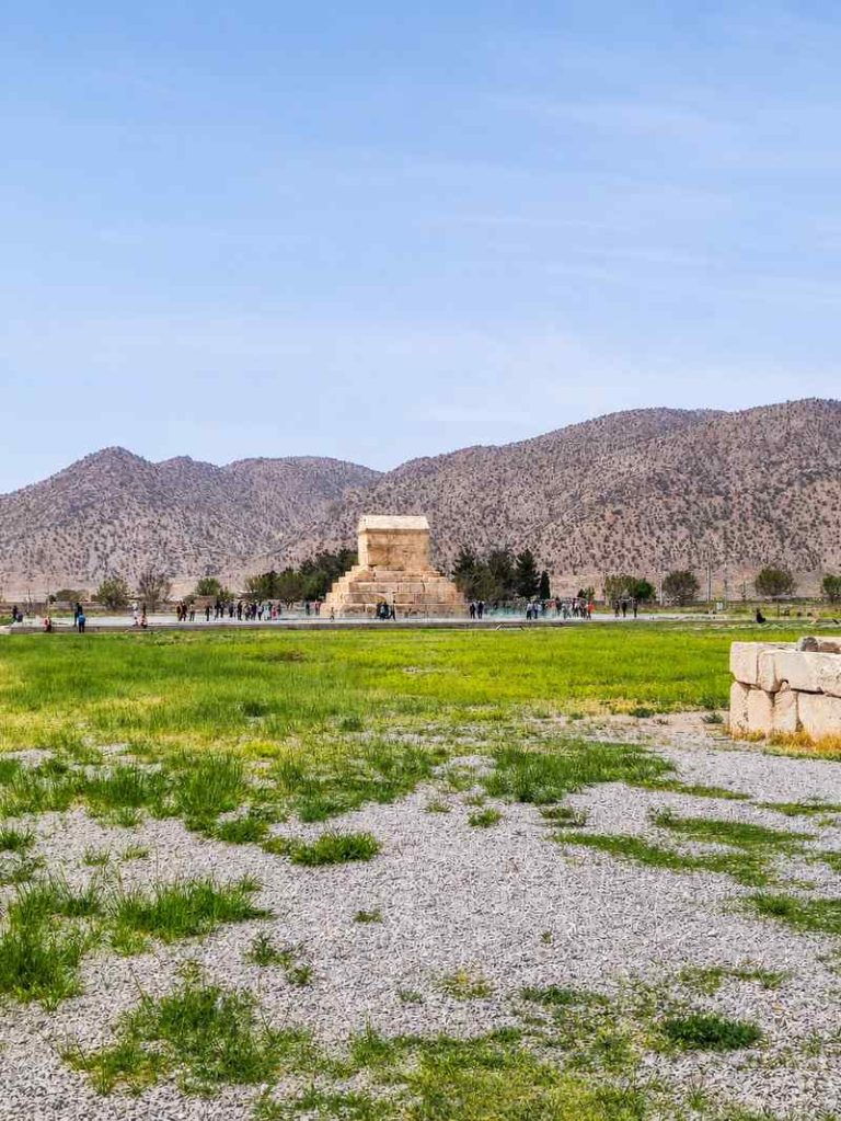دشت سرسبز پاسارگاد