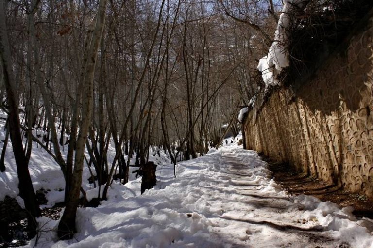 کوچه برفی سنگ‌چین