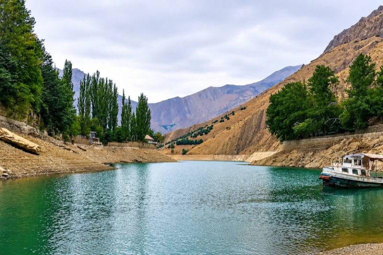 دریاچه سرسبز