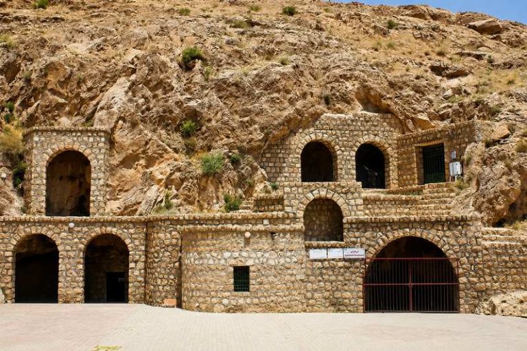 اتاق‌های دستکند تاریخی