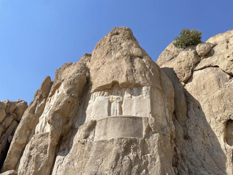 آثار صخره‌ای شیراز